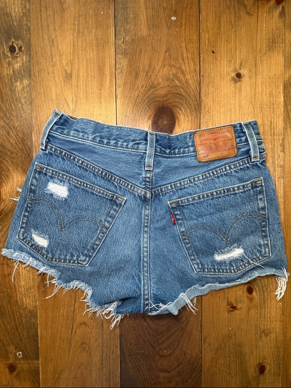 Levis 501 Women's High Waisted Distressed Denim Shorts Size 26 - Picture 6 of 11